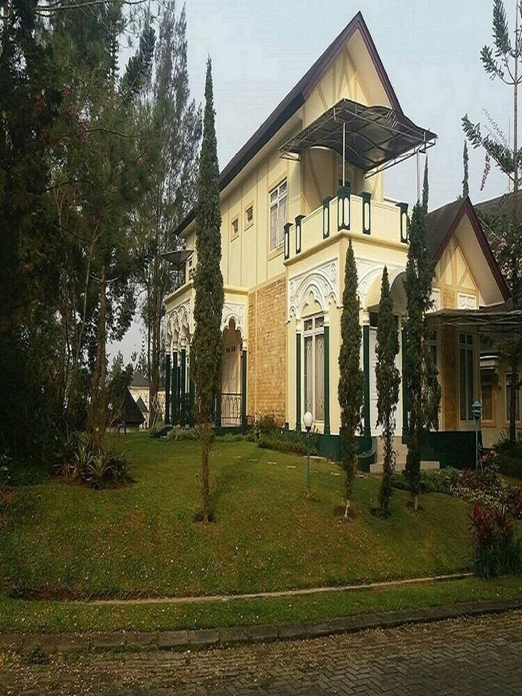 Villa Kota Bunga Matahari