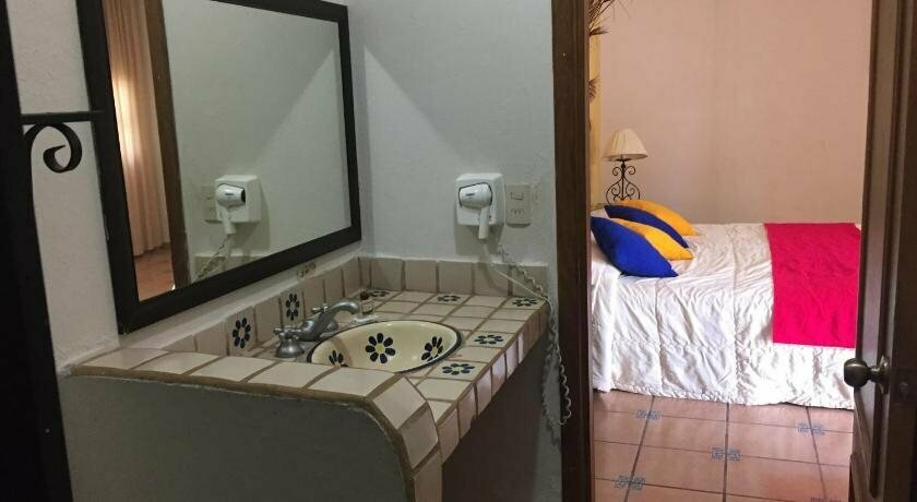Hotel Montroi Express