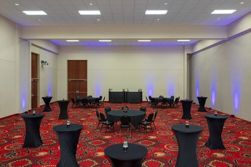 Holiday Inn Des Moines-Airport Conf Center by IHG, Забронировать Отель Де-Мойн Айова