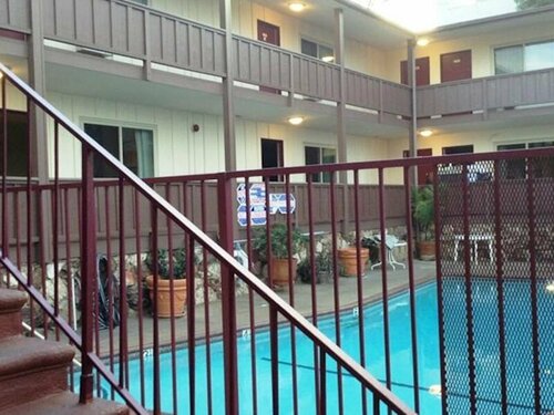 Seahorse Inn Manhattan Beach - LAX, Забронировать Мини-отель Манхэттен-Бич Los Angeles Beach Cities, рядом с Riley Arts Gallery