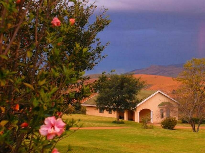 Thaba Tsweni Lodge & Safaris