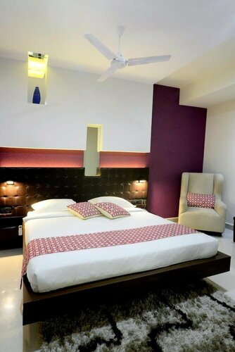 Serenity Inn La Vista, Забронировать Отель Недорогие отели Мадхапур, недорого