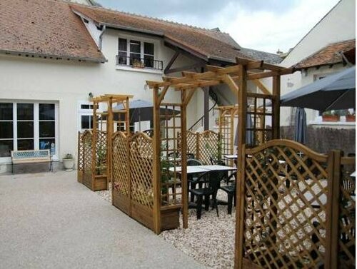 Hôtel Restaurant La Madeleine, Book Hotel Saint-Benoît-sur-Loire 