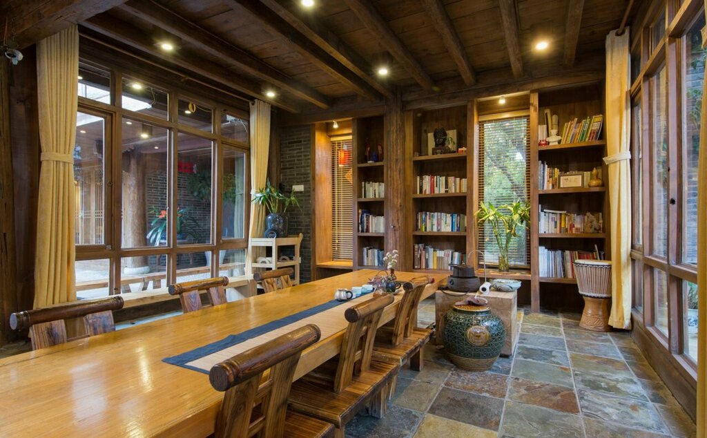 Lijiang Banxicaotang Inn