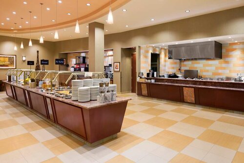 Embassy Suites Norman - Hotel and Conference Center, Rezerwuj Hotel Hotele w Norman ze śniadaniem, Śniadanie