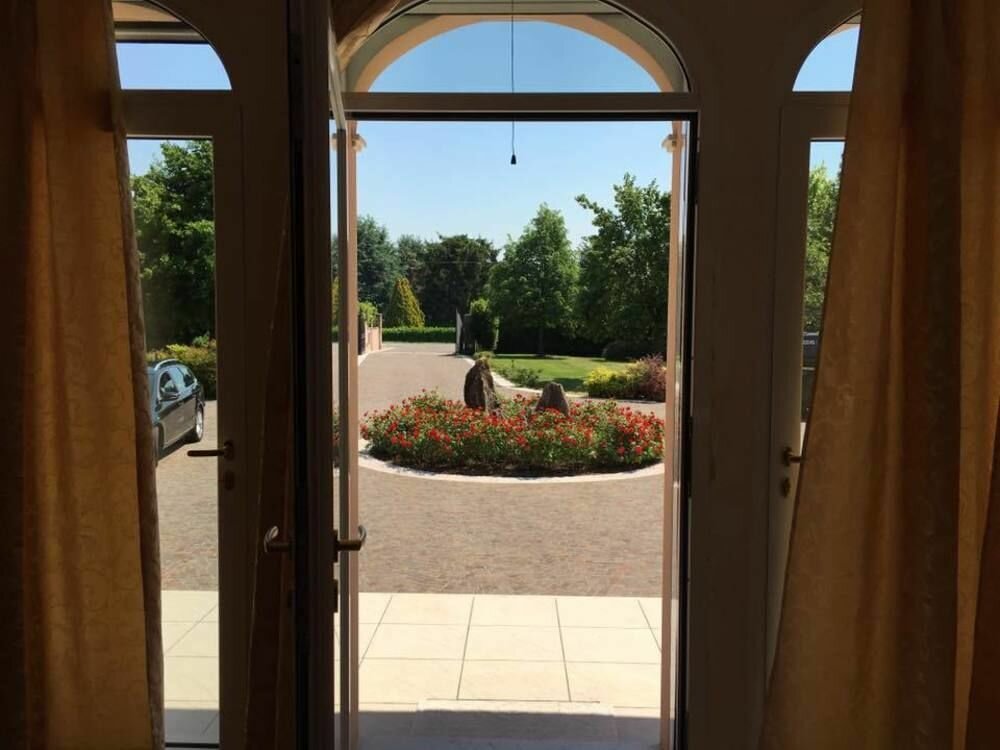 Villa Devin R&b