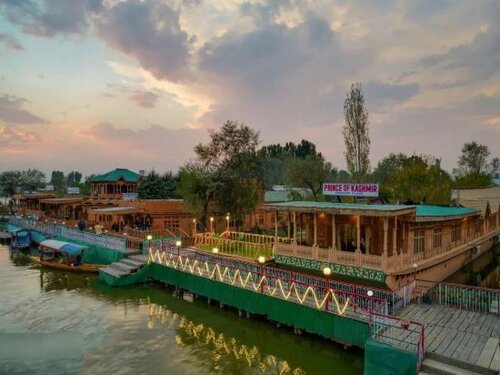 Prince of Kashmir Luxury Houseboat, Забронировать Дом для отпуска Сринагар Jammu & Kashmir Ski