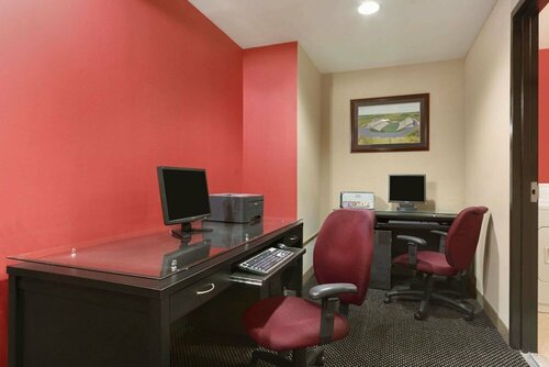Ramada by Wyndham Raleigh, Book Hotel Raleigh Raleigh-Durham Metropolitan Area