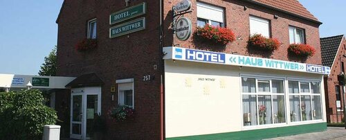 Hotel Haus Wittwer, Забронировать Отель Отели East Frisia с парковкой, Парковка
