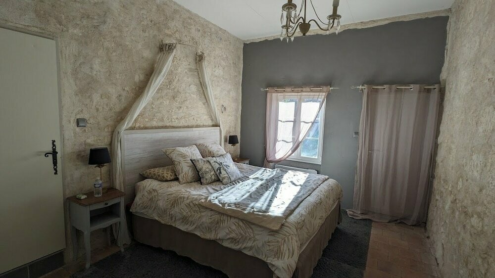 Domaine les Feuillants chambre dhôte et gîte de charme EN Touraine, piscine