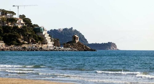 Residence Sole Mare Alaxi Hotels, Забронировать Отель Алассио Ривьера-делле-Пальме, рядом с Alassio tourist's port
