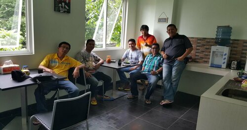 RedDoorz Hostel @ Manado Green Hostel, Prenota Ostello Hotel a Sulawesi con parcheggio, Parcheggio
