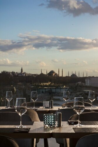 Metropolitan Hotels Bosphorus - Special Category, Забронировать Отель Отели Стамбула с парковкой, рядом с Улица Истикляль, Парковка