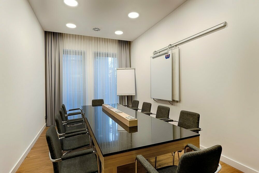 Premier Inn Frankfurt Westend Hotel