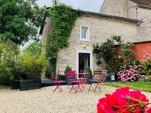 Domaine Céline Et Frédéric Gueguen, Book Hotel Hoteller i Burgund med parkering, Parkering