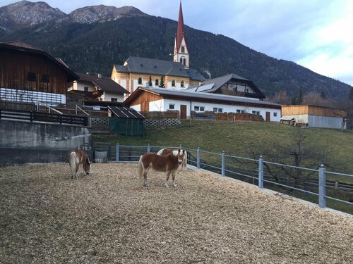 Landgut Thalerhof, Book Hotel Hoteller i Tyrol med parkering, Parkering