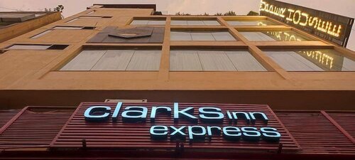 Clarks Inn Express Ludhiana, Забронировать Отель Недорогие отели Лудхиана, недорогие
