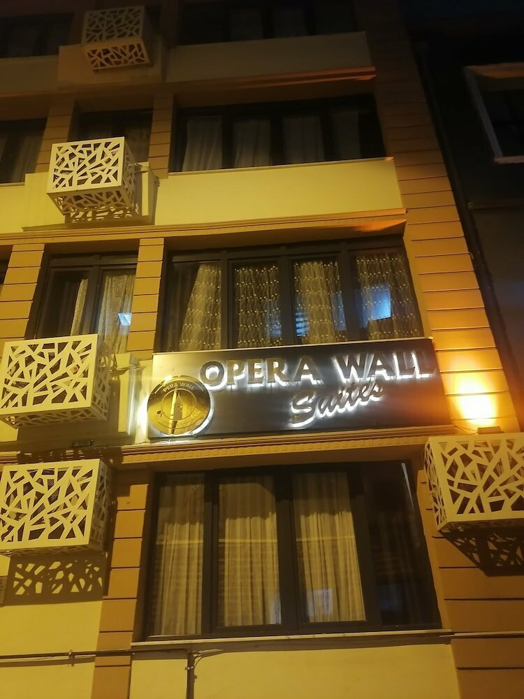 Opera Wall Hotel & Suites