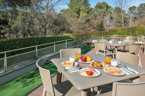 B&B HOTEL Barcelona Sant Cugat, Book Bed and Breakfast Hoteller i Vallès Occidental med pool, Swimmingpool