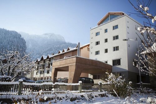 Hotel Weiss Kreuz, Book Hotel Thusis Viamala