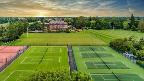 The Lensbury Resort, Забронировать Курортный отель Отели Теддингтон с парковкой, Парковка