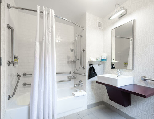 Holiday Inn Express Chicago - Magnificent Mile by IHG, Забронировать Отель Отели Чикаго 3 звезды, рядом с Пляж Оак-стрит, 3*
