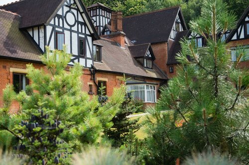 Pennyhill Park Hotel and Spa, Забронировать Курортный отель Бэгзхост Суррей