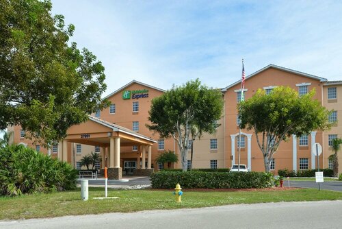 Holiday Inn Express Hotel & Suites Bonita Springs/Naples by IHG, Забронировать Отель Бонита-Спрингс Southwest Florida