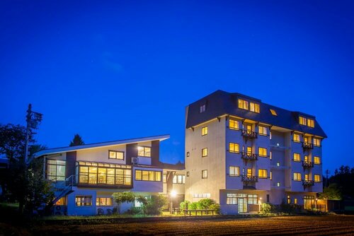 VILLA Schole HAKUBA, Book Villa Hoteller i Koshinetsu med parkering, Parkering