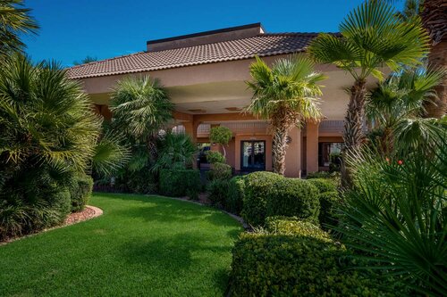 Quality Inn Saint George South Bluff, Забронировать Отель Сент-Джордж Национальный парк Зайон, рядом с Храм в Сейнт-Джордже