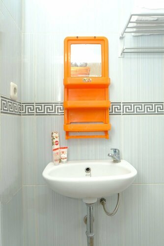 Loji Rejo Guest House By OYO Rooms, Rezervasyon Misafirhane Malang East Java