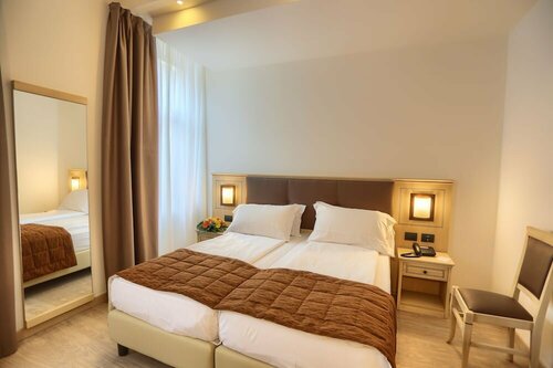 Hotel Europa - Skypool & Panorama, Забронировать Отель Отели Alto Garda e Ledro с парковкой, Парковка