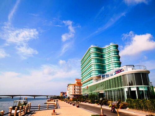 River Hotel, Забронировать Отель Отели Кьензянг с бассейном, Бассейн