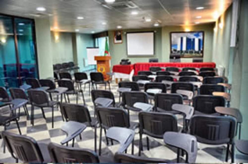 Hotel Adef