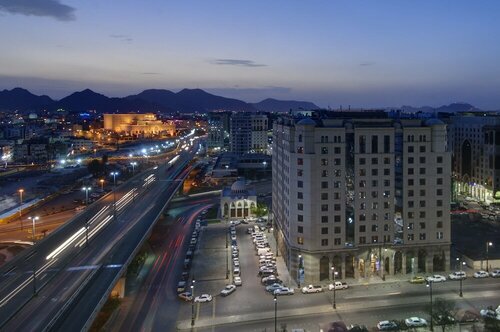 Crowne Plaza Madinah by IHG, Забронировать Отель Отели Медины 5 звезд, рядом с Ворота Умар ибн аль-Хаттаба в мечети Масджид ан-Набави, 5*