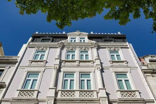 Отель Valverde Lisboa Hotel & Garden, Забронировать Отель Отели Лиссабона с парковкой, рядом с Смотровая площадка Санта-Катарина, Парковка