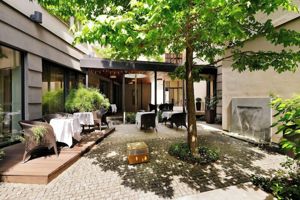 Three Crowns Hotel
