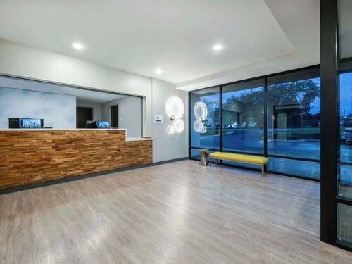 ECHO Suites Extended Stay by Wyndham Madison, Rezervovat Hotel Madison Wisconsin