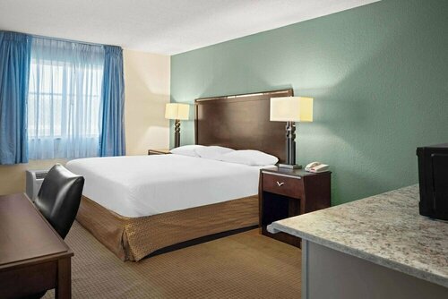 Travelodge by Wyndham Gaylord, Забронировать Отель Гейлорд штат Мичиган, рядом с Музей Gaylord Discovery Center