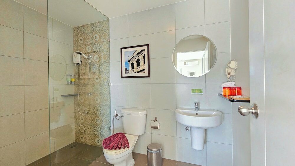 Recenta Suite Phuket Suanluang