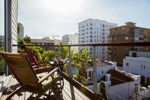The One 8 Hotel in Green Point - Solar Power, Забронировать Отель Три-Эркор-Бэй , рядом с Green Point Park
