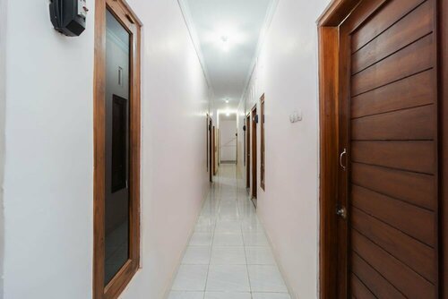 RedDoorz Syariah at Falisha UMY, Забронировать Отель Отели Джокьякарты с парковкой, Парковка