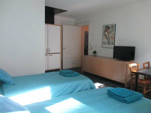 Guest House Feliz, Забронировать Гостевой дом Отели Лёвен с завтраком, рядом с STUK, Завтраки