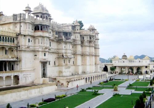 Shiv Niwas Palace by HRH Group of Hotels, Забронировать Отель Отели Удайпур по системе «всё включено», рядом с Дворец Джаг-Мандир, Всё включено