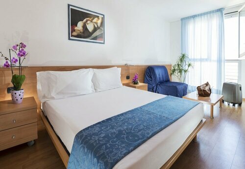Aparthotel Esperya, Забронировать Апарт-отель Линьяно-Саббьядоро Венеция-Джулия, рядом с Faro Rosso