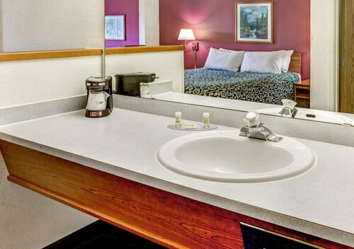Days Inn & Suites by Wyndham Gresham, Book Hotel Gresham Willamette Valley