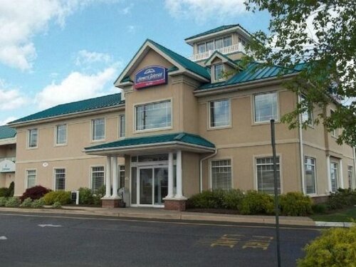 Howard Johnson by Wyndham Toms River, Забронировать Отель Томс-Ривер Джерси-Шор, рядом с Toms River Family Medical Center