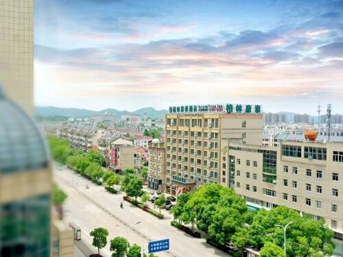 GreenTree Inn ChiZhou QinGYAng Miaoqian Road Rongxing Building Business Hotel, Rezerwuj Hotel Chizhou Anhui