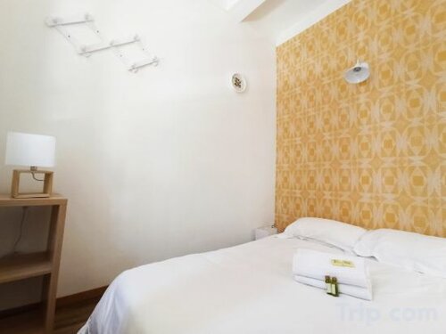Central 1 Bedroom with Balcony, Забронировать Отель Канны Приморские Альпы