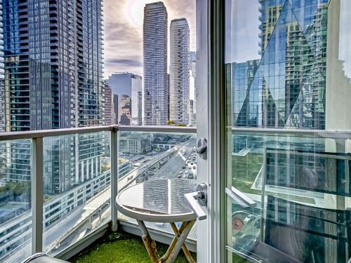 Globalstay Yonge St Condos, Забронировать Отель Отели Торонто с парковкой, Парковка